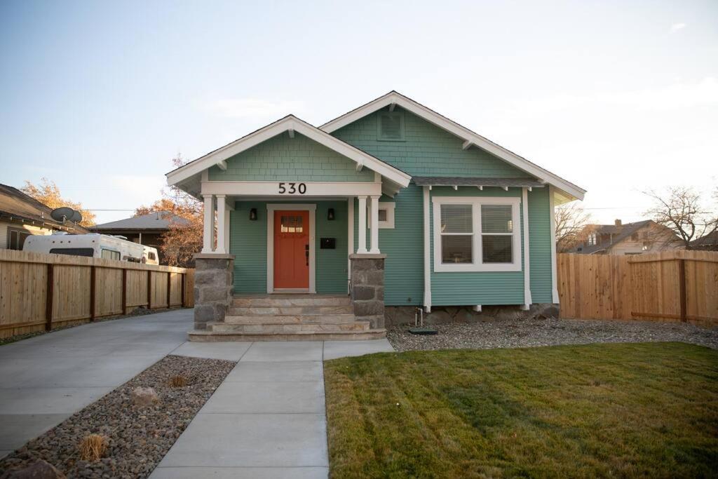 Reno'S Biggest Little House - Cozy Home Theatre Exterior photo