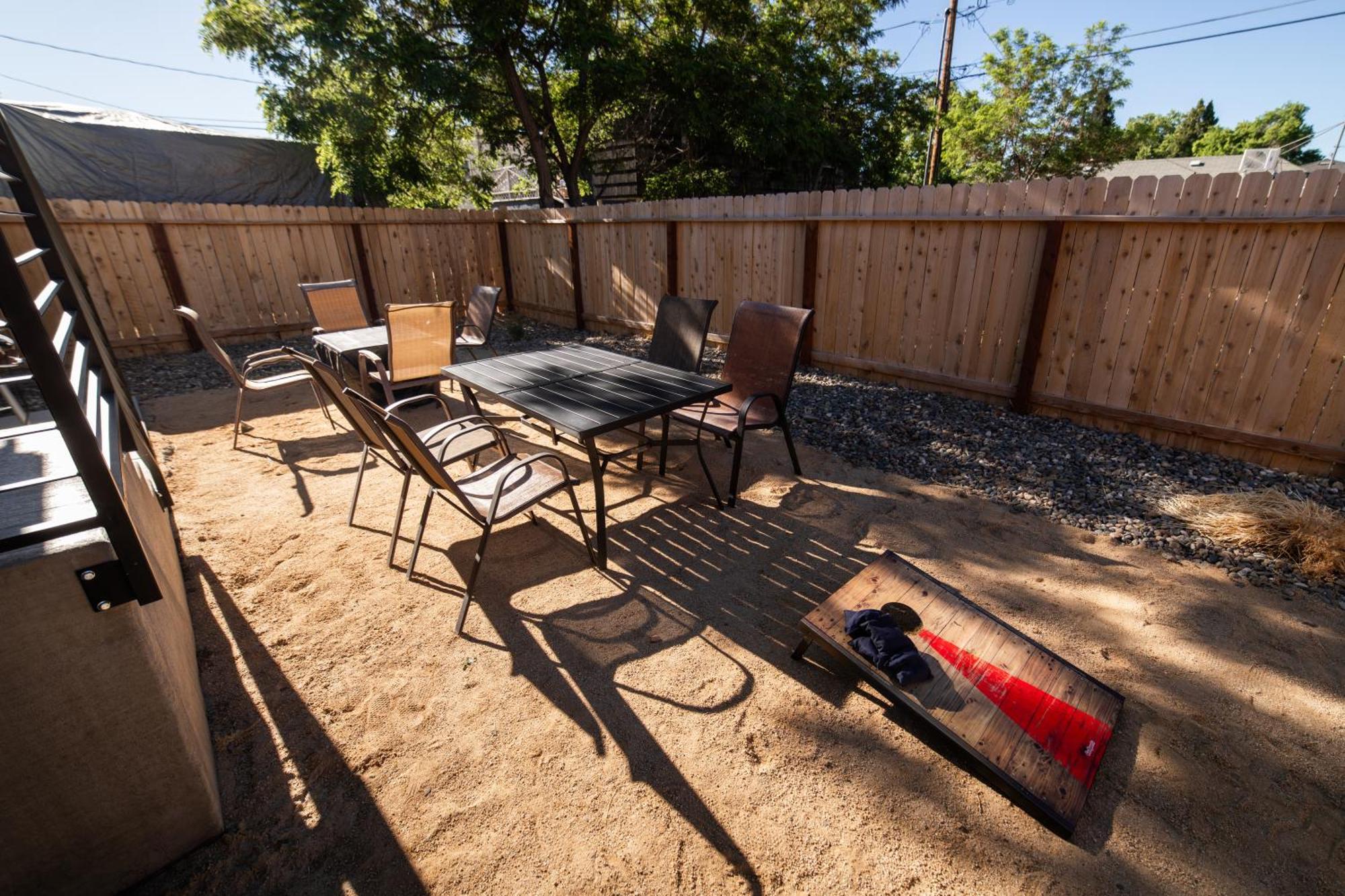 Reno'S Biggest Little House - Cozy Home Theatre Exterior photo